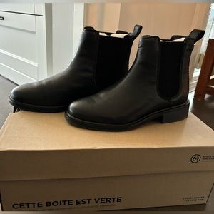 BRAND NEW w/Box Clarks Women’s Leather Chelsea Boots (Size 6.5)